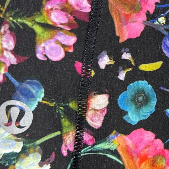 Lululemon Shorts Womens 0 Hotty Hot 4” Inseam
Flowerscope Lined Athletic Run Gym - Picture 3 of 13